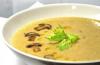 Hidangan yang sangat lezat: sup krim keju dengan jamur Sup keju dengan ayam dan jamur